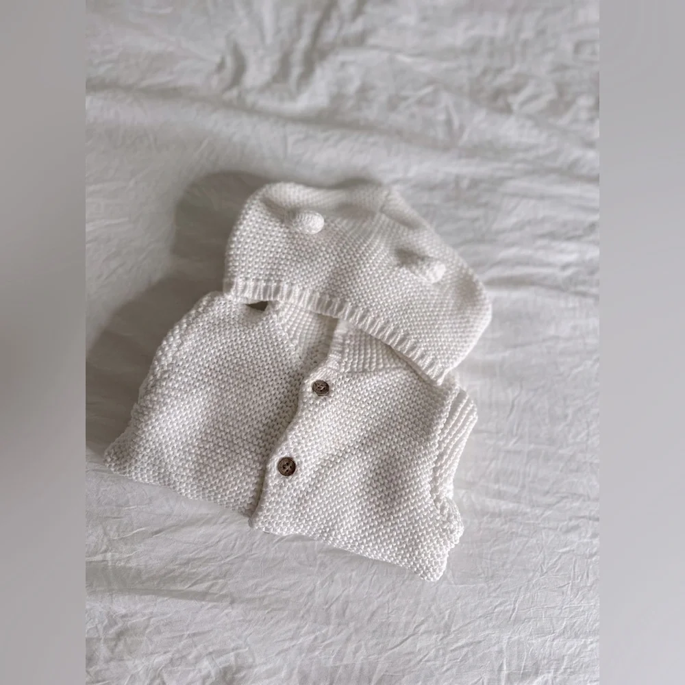 Carter’s bear white sweater size 12 months